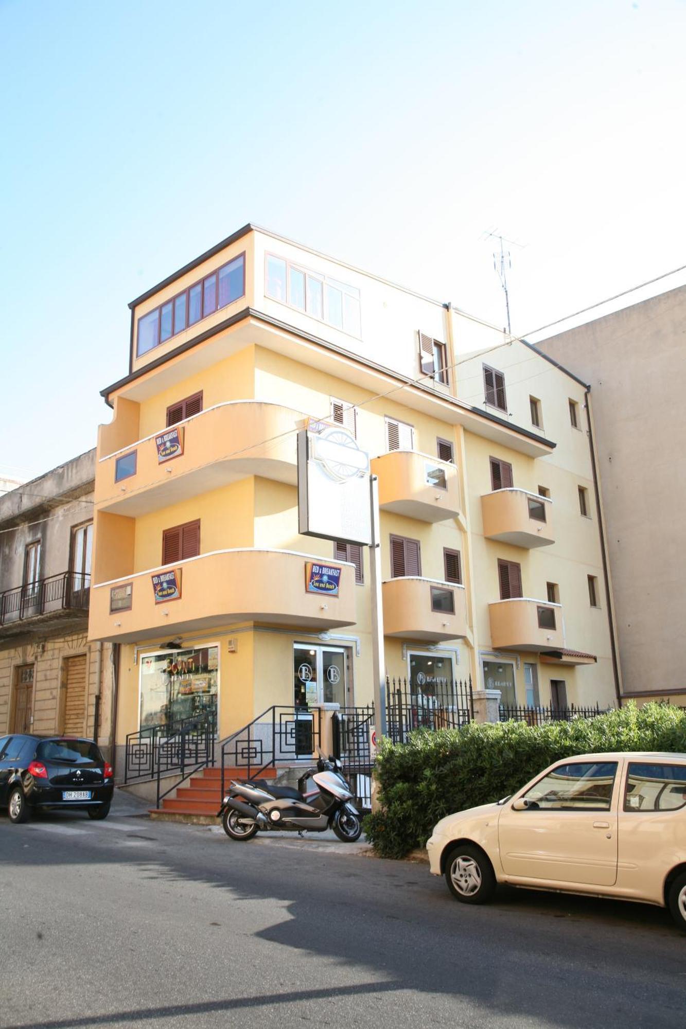 Sun And Beach Catona Di Reggio Calabria Exterior photo
